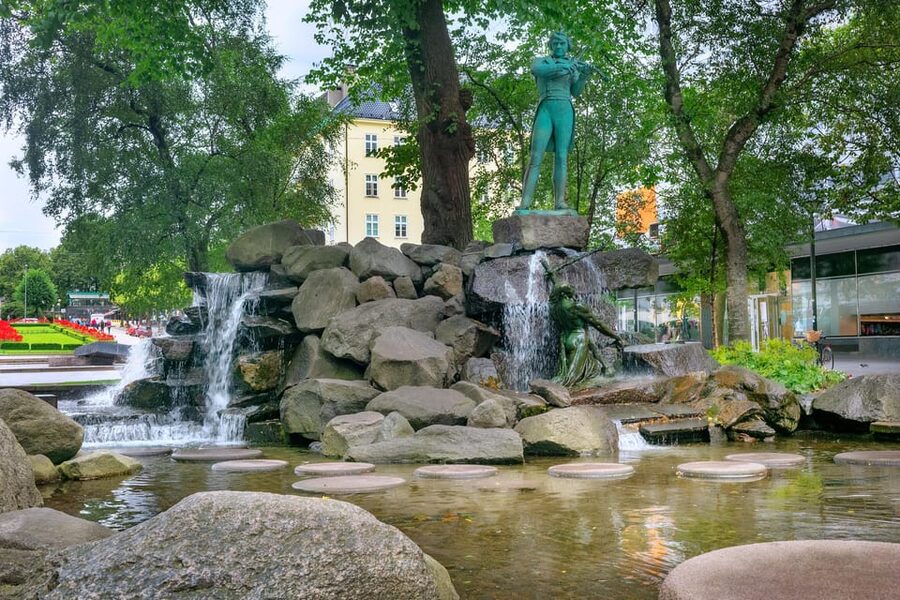 The influence of Bergen in Norways development, city tour - What the guides add to the walk