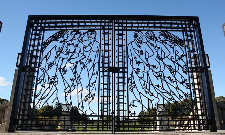 The Vigeland Park in Oslo: Insta-Perfect Walk with a Local - Local stories instead of a quick photo checklist