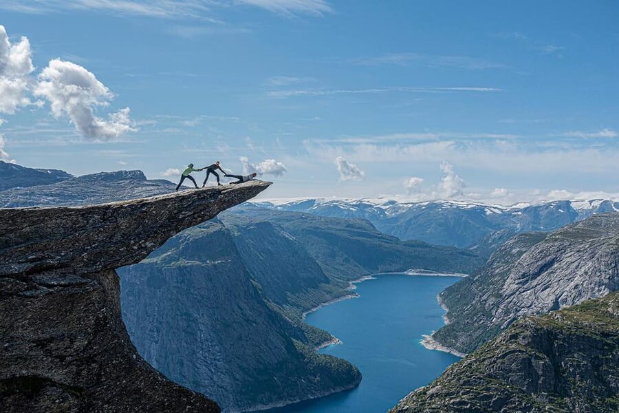 Trolltunga: Trolltunga Summer Hike - The first uphill section tests your preparation