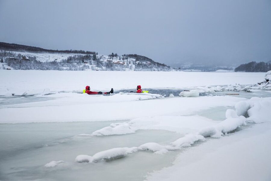 Tromsø: Arctic Floating with Snacks and Drinks - Campfire cinnamon rolls and Norwegian snacks