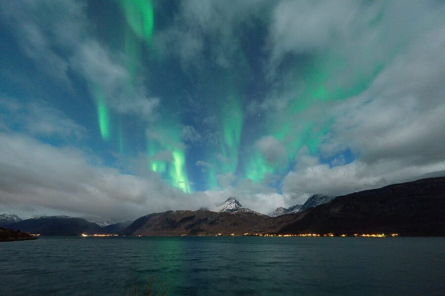 Tromsø: Aurora Borealis, Campfire, Hot Meal, Arctic Tour - Photography help and the real photo deal