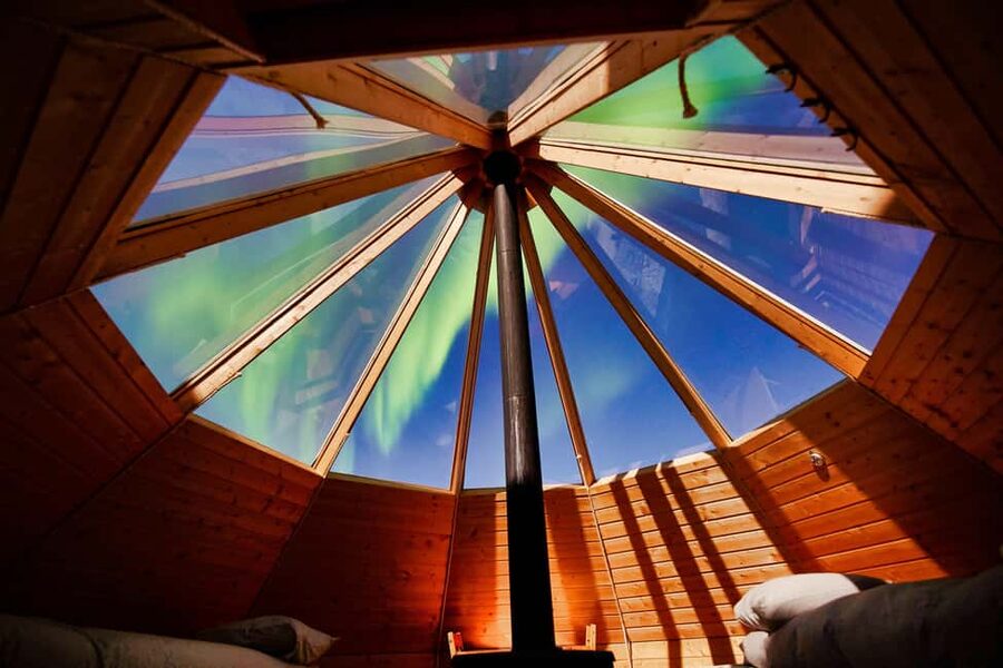 Tromsø: Aurora Crystal Lavvo Overnight Stay with Activities - A 2-kilometer walk or snowshoe outing