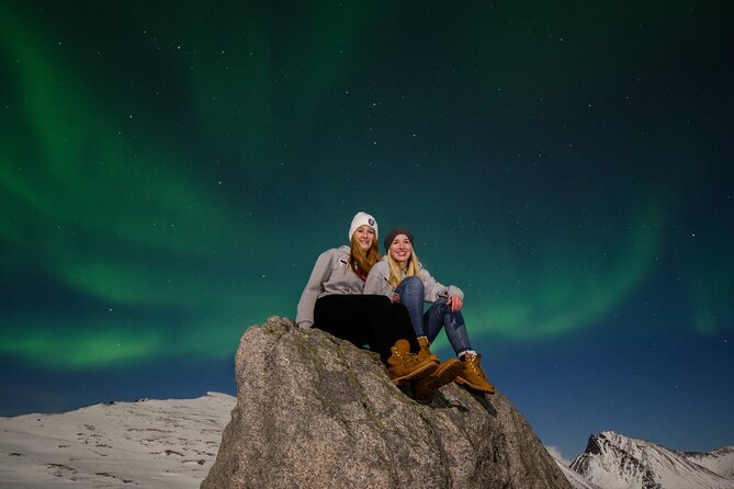 Tromsø: Aurora Magic Northern Lights Tour with Photos - Group size, comfort, and the feel of the evening