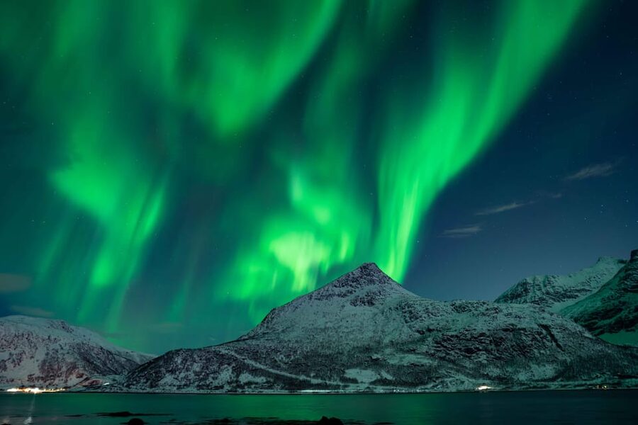 Tromsø: Aurora Tour with Photos, Campfire and Arctic Food - Finding the clearest sky