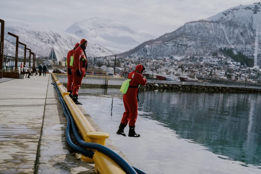 Tromsø city center Urban Floating experience - Photos, warm drinks, and a certificate afterward
