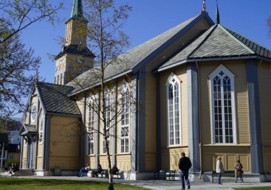 Tromso: City Highlights Guided Walking Tour - Starting at Storgata 77 at noon