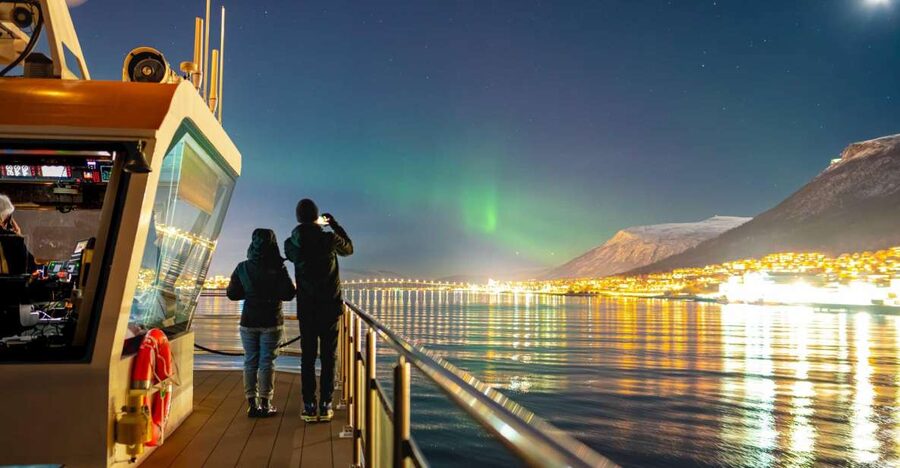 Tromsø: Electric Northern Lights Cruise - The return view of Tromsø