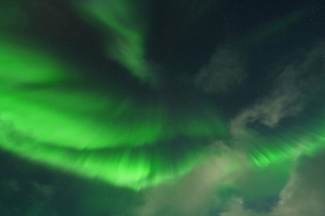 Tromsø: English/Spanish Aurora Pathfinder Tour with Photos - Roberto’s role during the chase