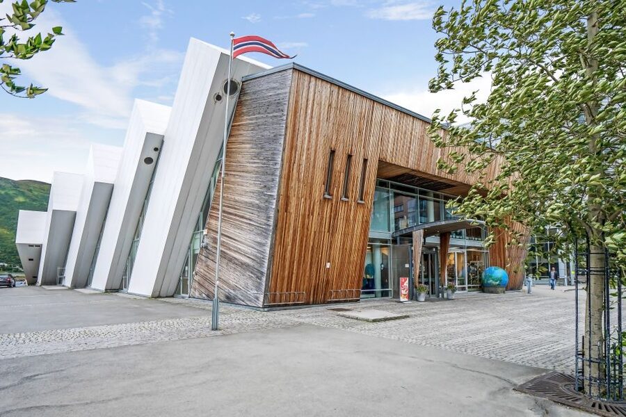 Tromsø: Entrance Ticket to Polaria - Interactive climate exhibits and Arctic research