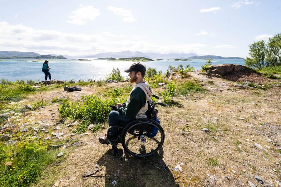 Tromsø: Fjords, Kvaløya & Sommarøy Accessible Tour w/ Lunch - Guides add much of the tour’s value