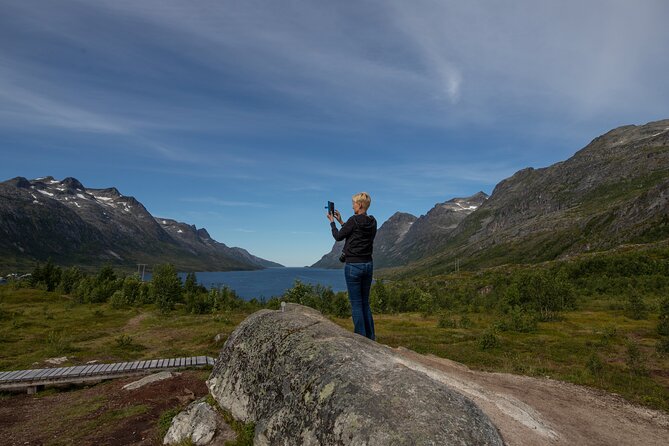Tromso fjords road trip with fire in grill cabin by the beach. - A fjord day built around the road