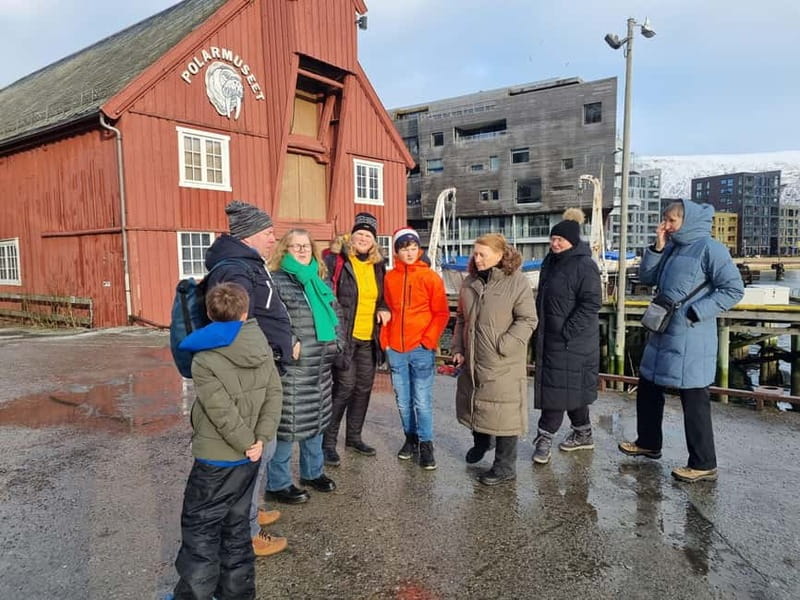 Tromsø: Guided Polar Bear Walk incl. Polaria & Polar Museum - Entering Polaria and meeting the bearded seals