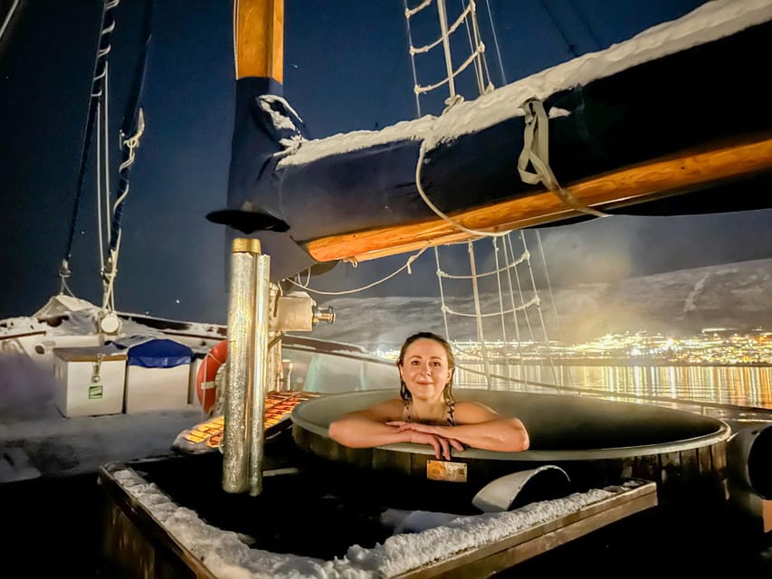 Tromso: Luxury Northern Lights Cruise with Hot Tub & Dinner - Watching the northern lights from a hot tub