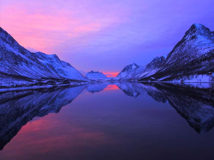 Tromsø: Midnight Sightseeing Cruise All-inclusive - Setting out from the Polar Adventures office