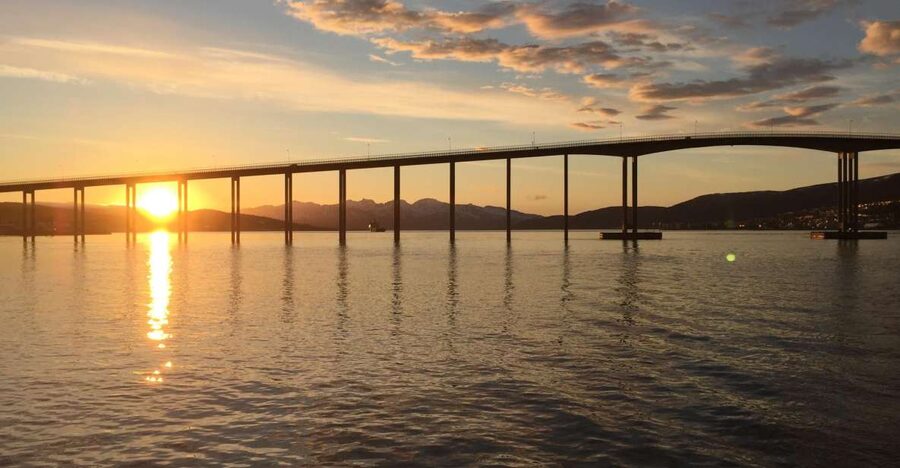 Tromsø: Midnight Sun Cruise in a Luxury Catamaran - Thermal suits, hot drinks, and fish soup