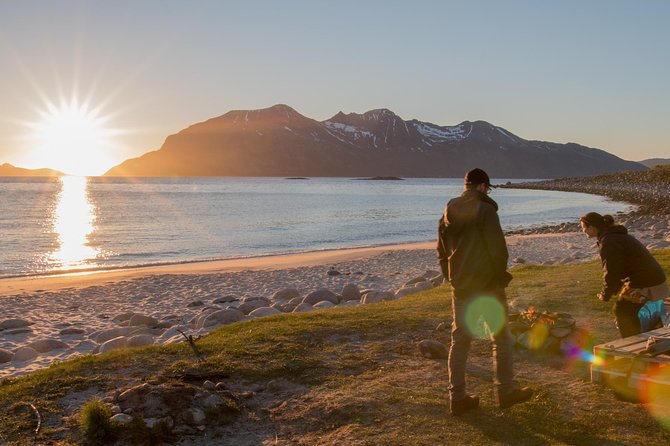 Tromsø: Midnight Sun with Campfire with Wandering Owl - Grotfjord and the beach camp