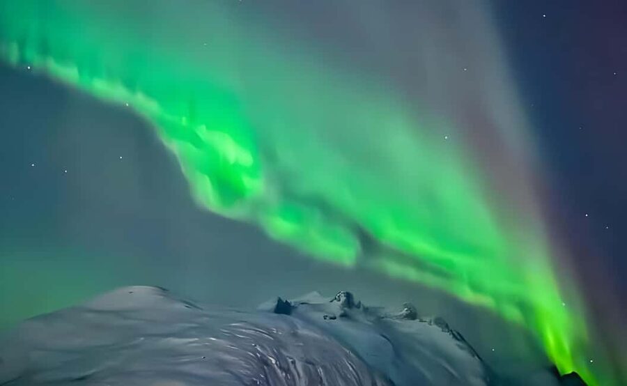 Tromsø: Northern Lights Adventure by Bus or Minibus - What happens when the aurora appears
