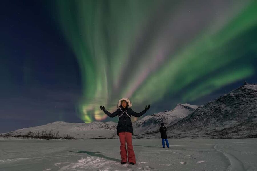 Tromsø: Northern Lights Chase by a comfortable bus - Your guide is also the photographer