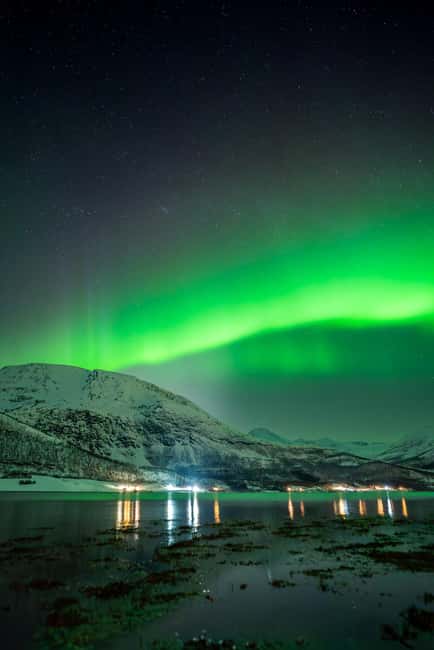 Tromsø: Northern Lights Focus Tour, German/English, minibus, meal - Why this Northern Lights chase works differently