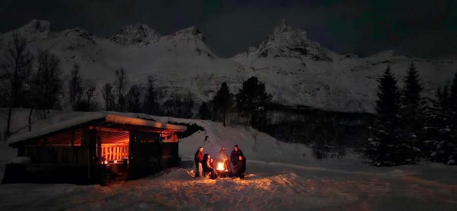 Tromsø: Northern Lights Hunt. Local Guide and Basecamp. - Key points before you book