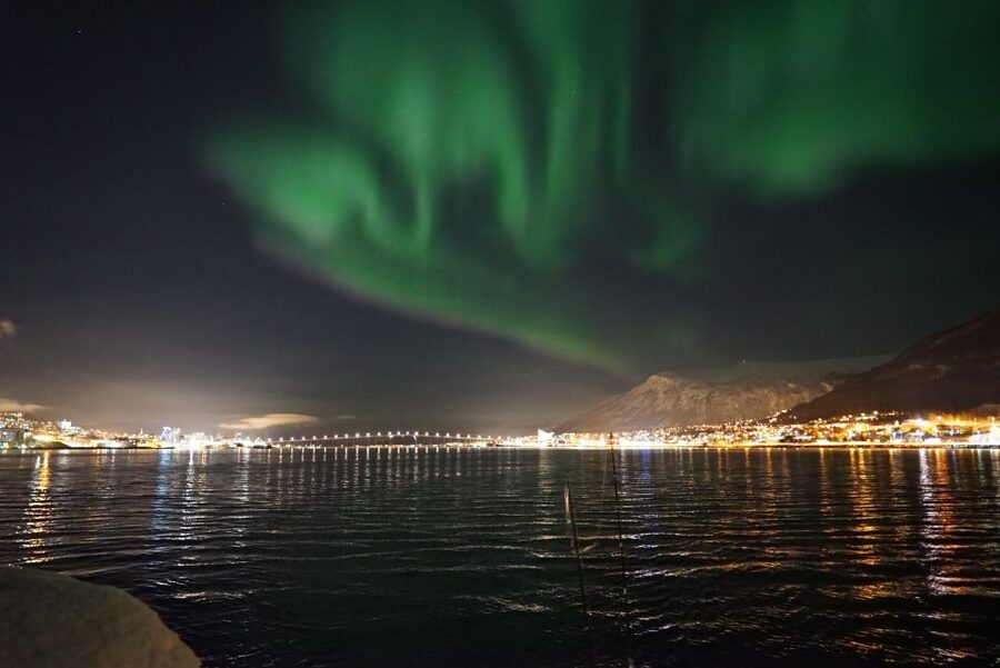 Tromsø: Northern Lights Luxury Catamaran Cruise - How the crew affects the evening