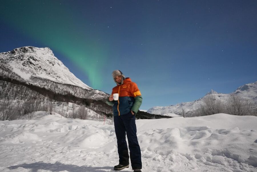 Tromsø: Northern Lights Minibus Small Private Tour Group - Why this Aurora chase is different from a fixed viewpoint