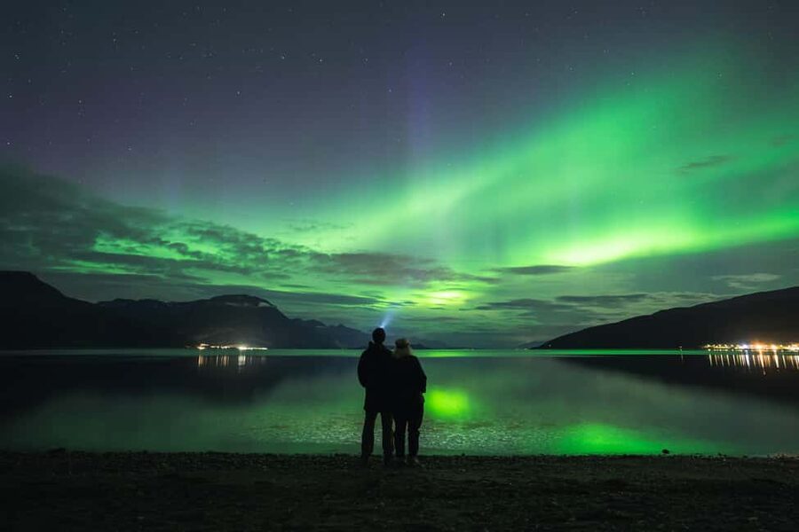 Tromsø: Northern Lights Photography Tour - Setting up camp under the dark sky