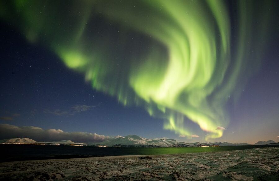 Tromso: Northern Lights Photography Tour by Bus (or miniBus) - A useful photography lesson, even with a phone