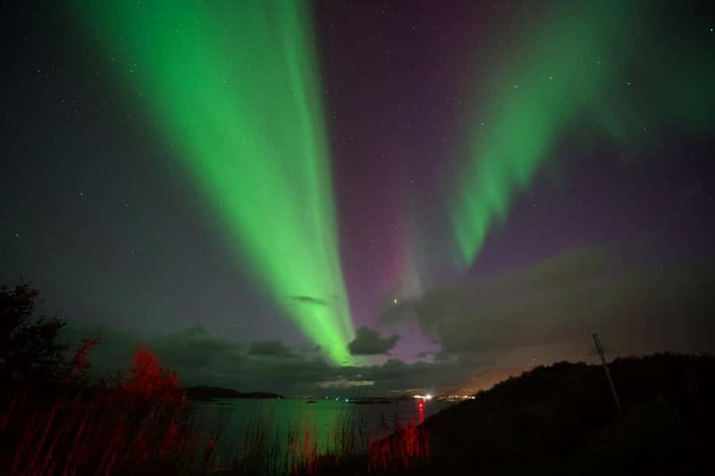 Tromsø: Northern Lights Tour - Thermal suits, tripods, and free photos