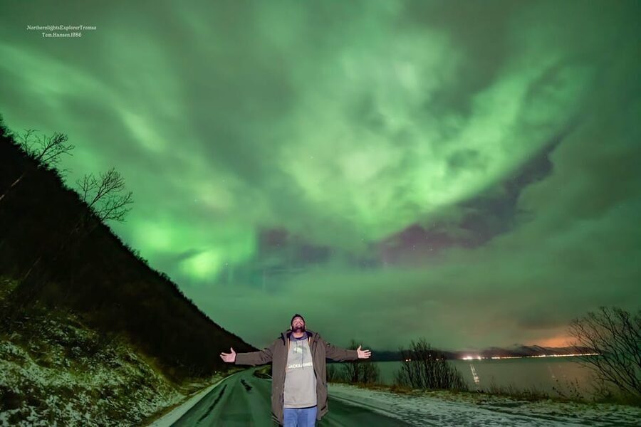 Tromsø: Northern Lights Tour w/Photo, Suits and Local Guide - How the six-hour chase unfolds