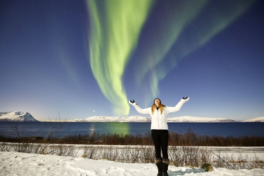 Tromsø: Private 6-Hour Aurora Chase by Minivan - Meeting at the Radisson Blu at 19:00