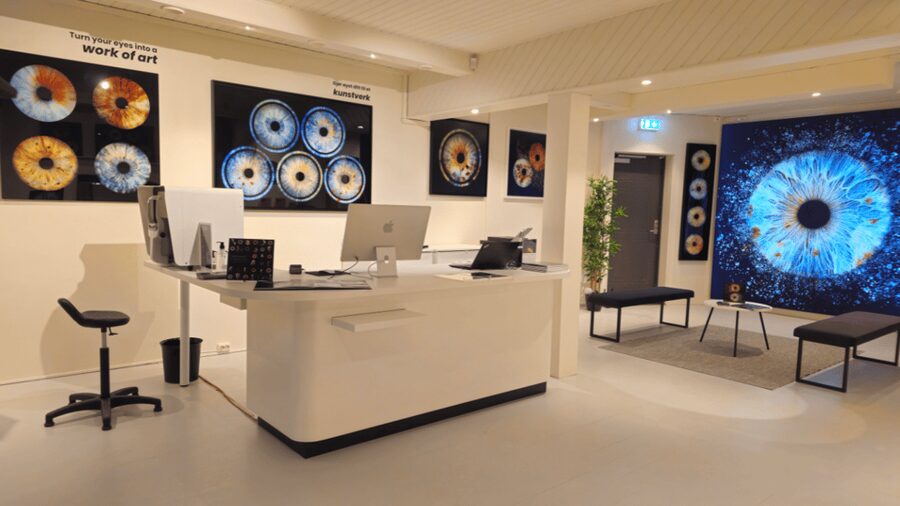 Tromsø: Reveal Your Eye Experience at the Iris Galerie - Why the indoor setting helps in Tromsø