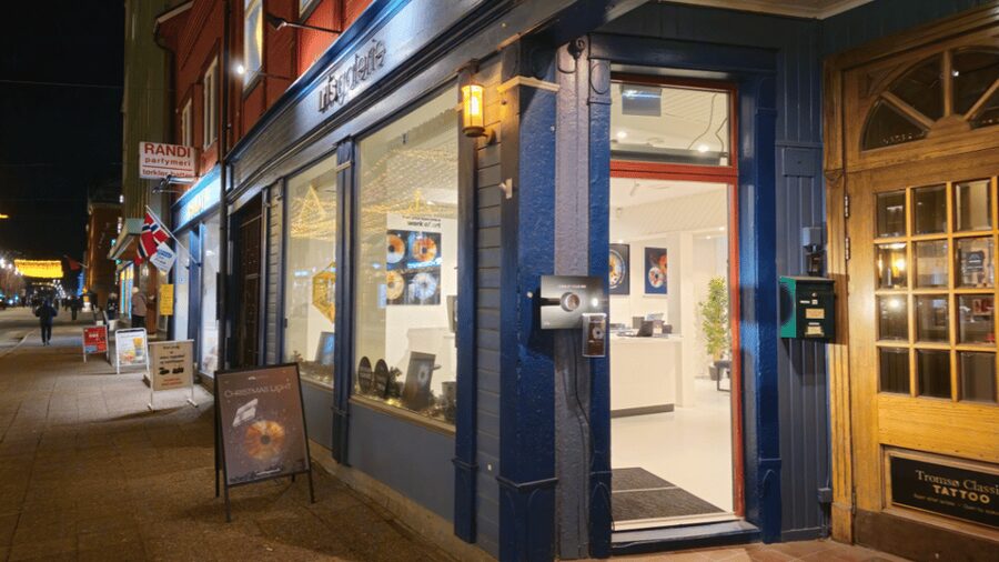 Tromsø: Reveal Your Eye Experience at the Iris Galerie - A closer look at the 30-minute visit