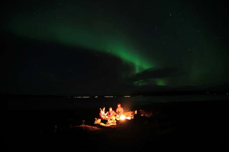 Tromsø: Small Group Northern Lights Hunt - Warm suits, boots, and a night outside