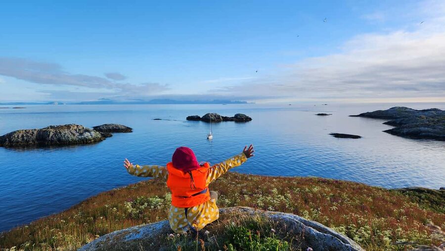 Tromsø: Sommaroy Fjord Tour with Lunch Option & Midnight Sun - Reaching Sommarøy island