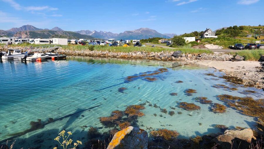 Tromsø: Sommaroy Fjord Tour with Lunch Option & Midnight Sun - What the guides add to the ride