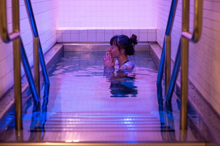 Tromsø: Spa/Pool with Bath, Sauna and Outdoor Heated Pool - Tromsøbadet is a swimming centre first, spa second