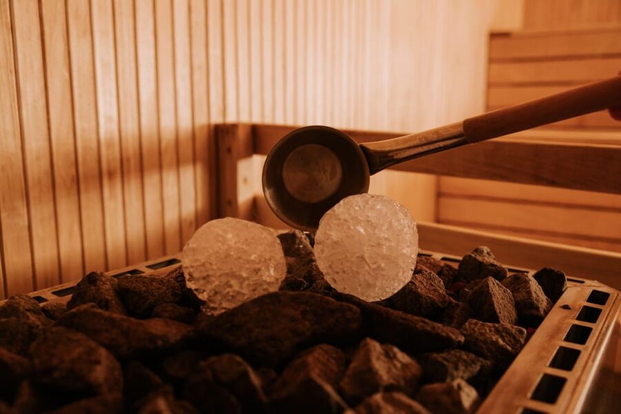 Tromsø: Spa/Pool with Bath, Sauna and Outdoor Heated Pool - Try the Finnish sauna, steam room, and cold plunge