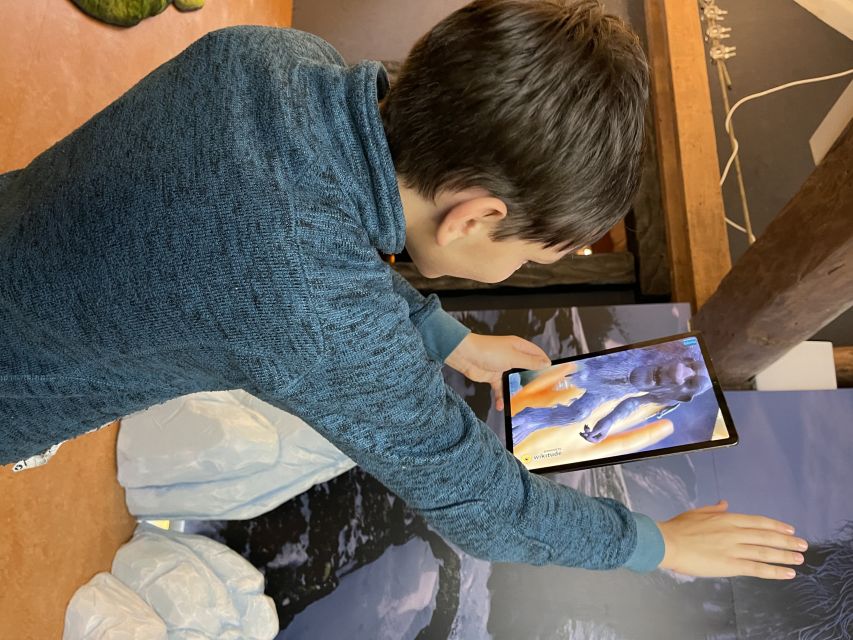 Tromsø: Troll Museum Entry Ticket with AR Media Experience - Using the AR tablet without overestimating it