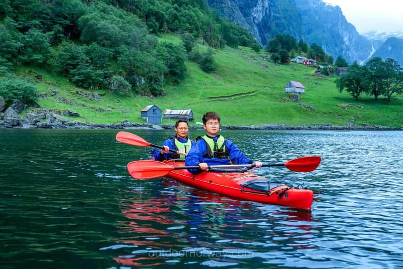 Vossevangen: Nærøyfjord Full-Day Guided Kayaking Trip - Food, water, and the long day outdoors