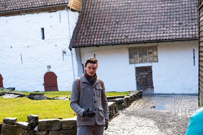 Walking Tour in Bergen of the Past and Present - Steinkjellerbakken and everyday Norwegian life