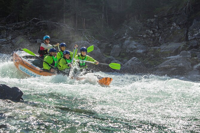 Whitewater Rafting Grade 3 to 4 - Why the Raundal River makes a good rafting day