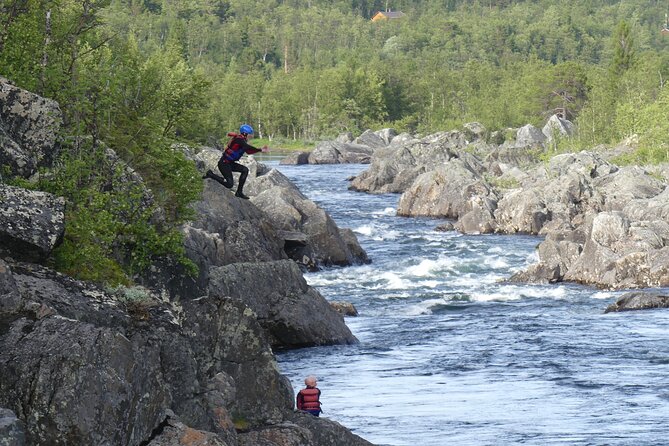 Wild Viking Rafting on Numedalslågen River - level 3 - Arriving at Serious Fun Dagali